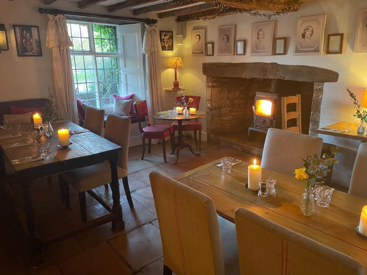 The Swan Inn Swinbrook Burford Exterior photo