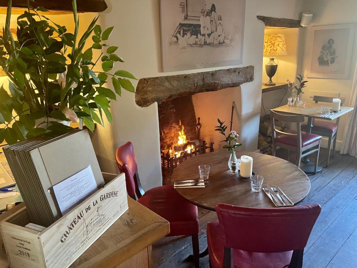 The Swan Inn Swinbrook Burford Exterior photo