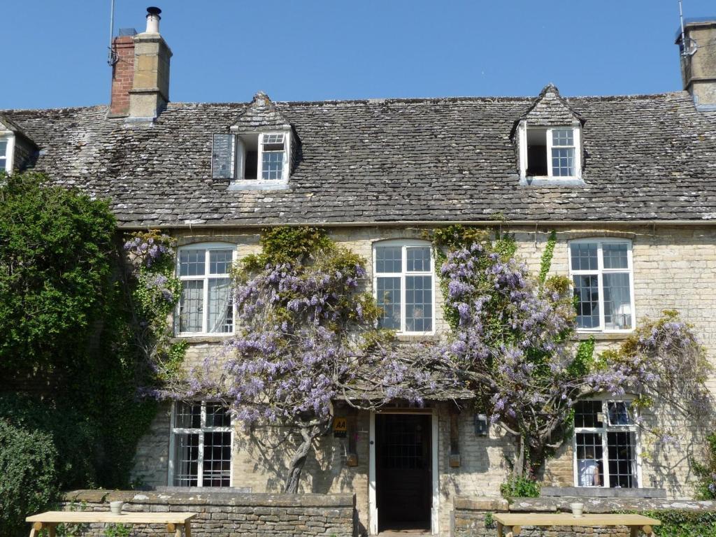 The Swan Inn Swinbrook Burford Exterior photo