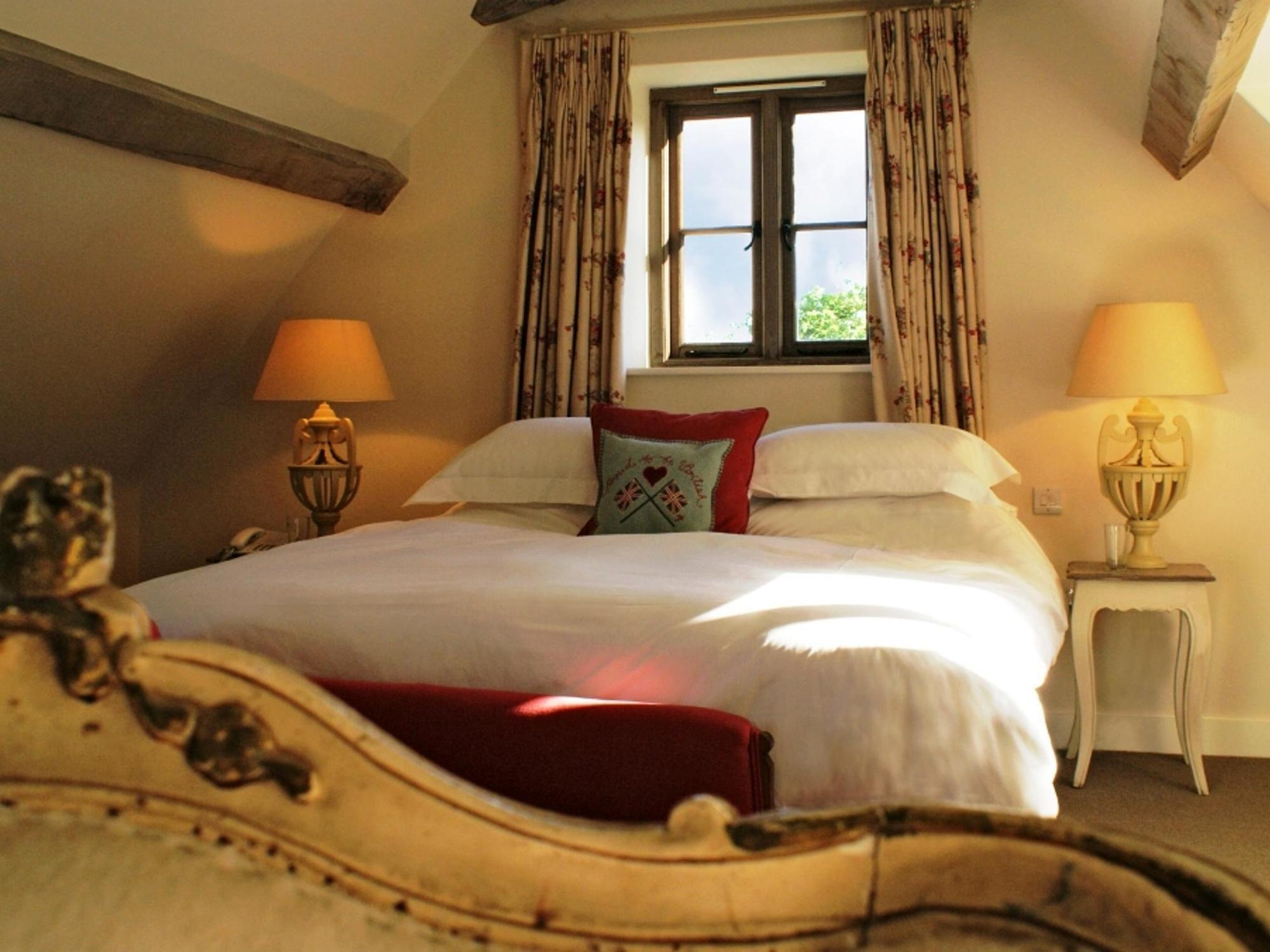 The Swan Inn Swinbrook Burford Exterior photo
