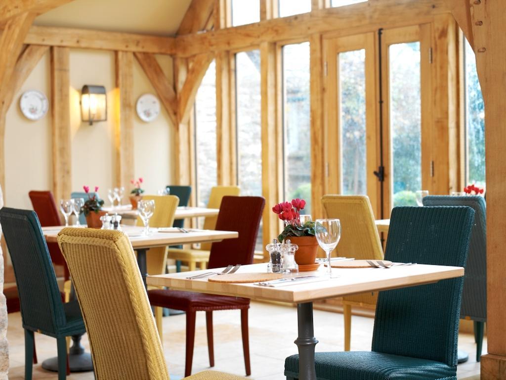 The Swan Inn Swinbrook Burford Exterior photo