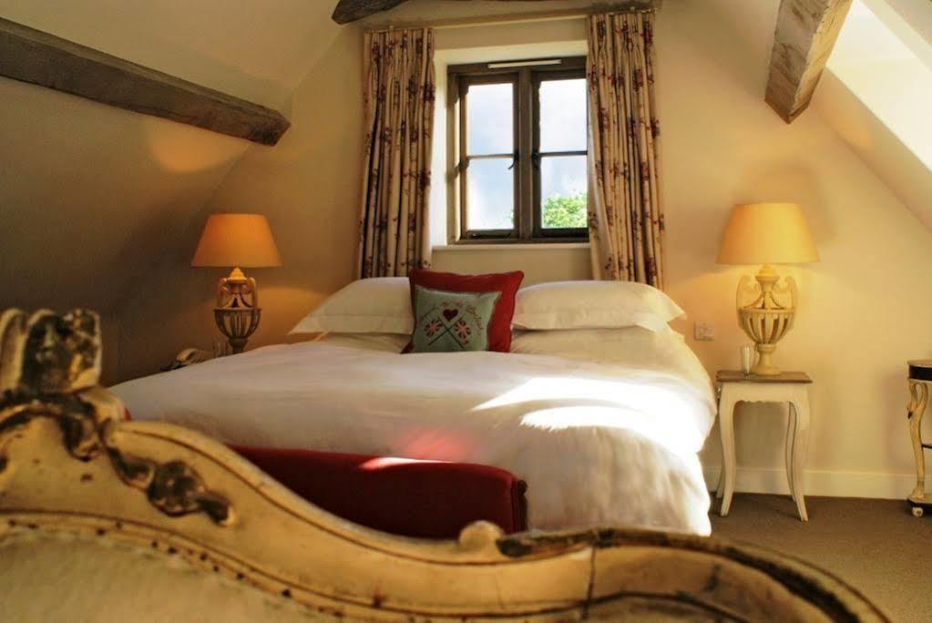 The Swan Inn Swinbrook Burford Exterior photo
