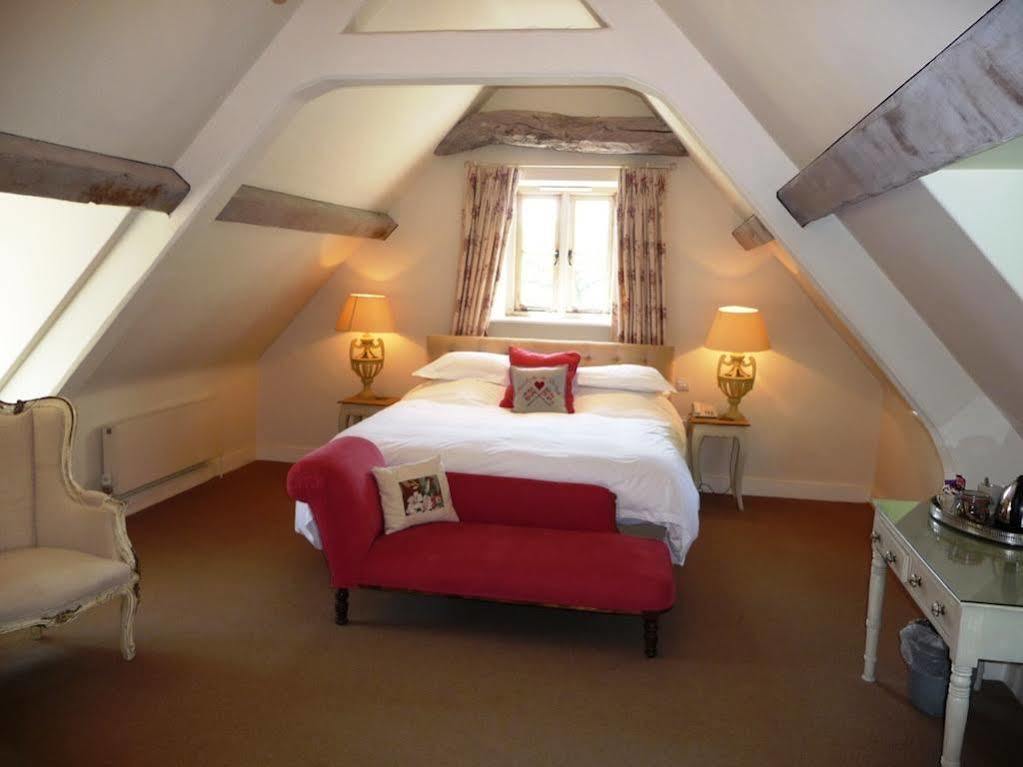 The Swan Inn Swinbrook Burford Exterior photo